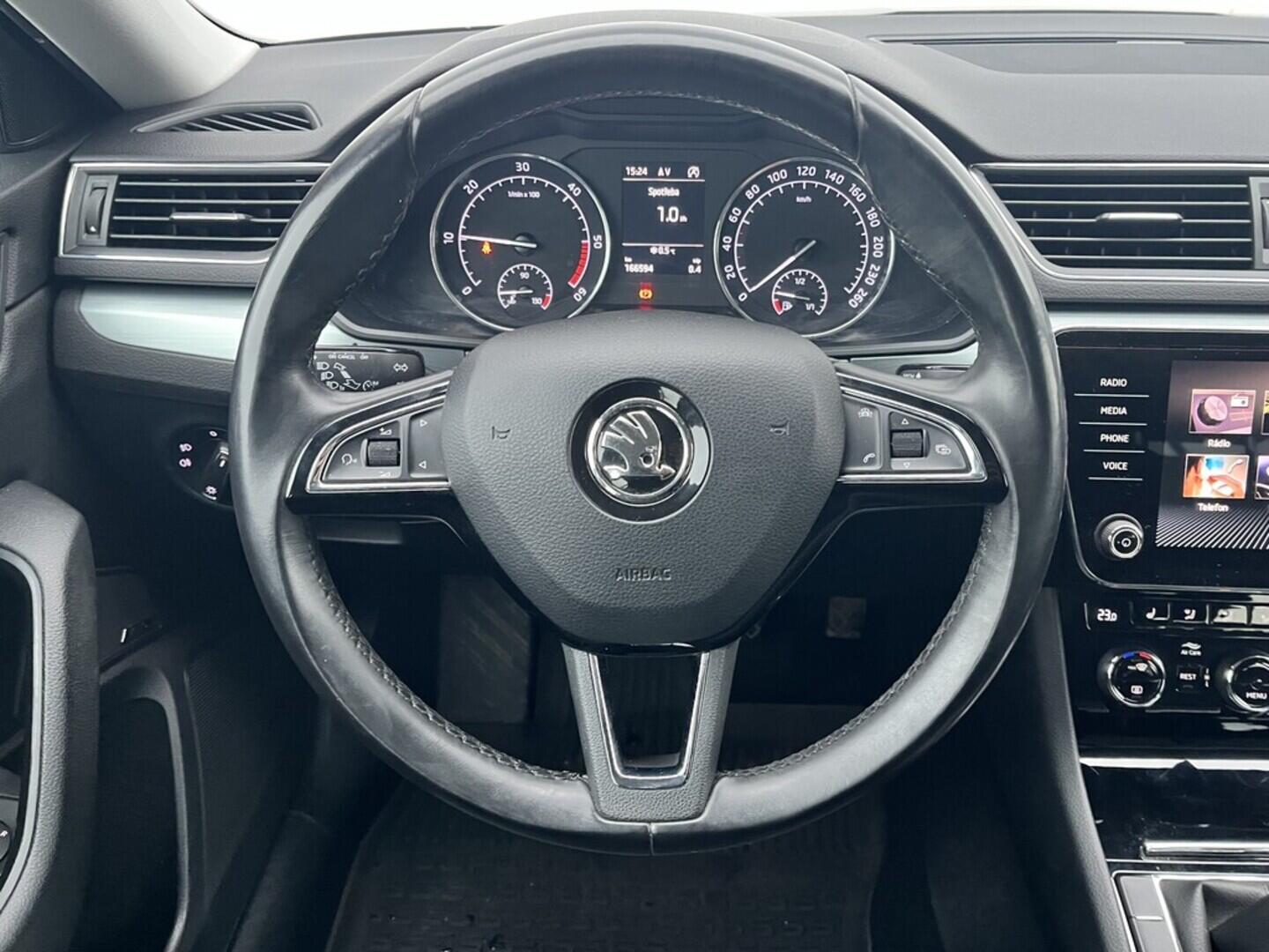 O119V07106_23.webp_SUPERB Style 2.0 TDI 110 kW manuál