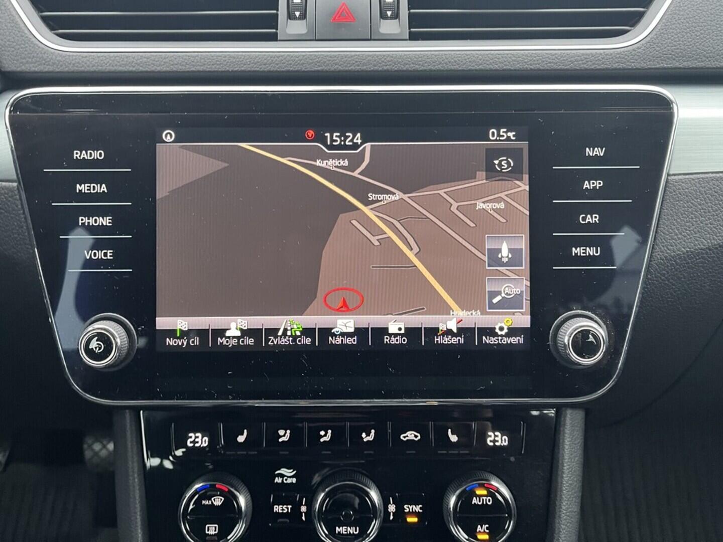 O119V07106_27.webp_SUPERB Style 2.0 TDI 110 kW manuál