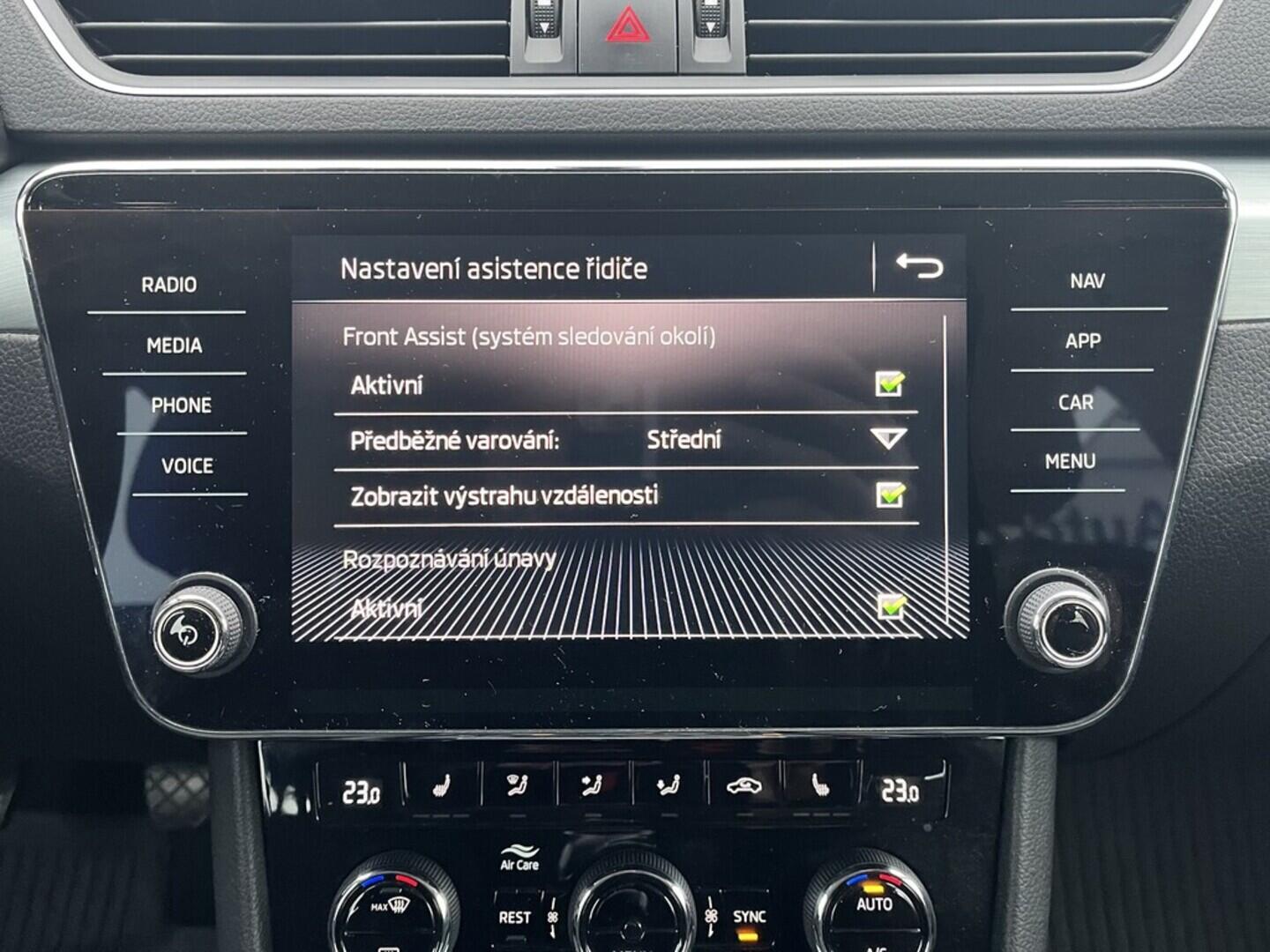 O119V07106_28.webp_SUPERB Style 2.0 TDI 110 kW manuál