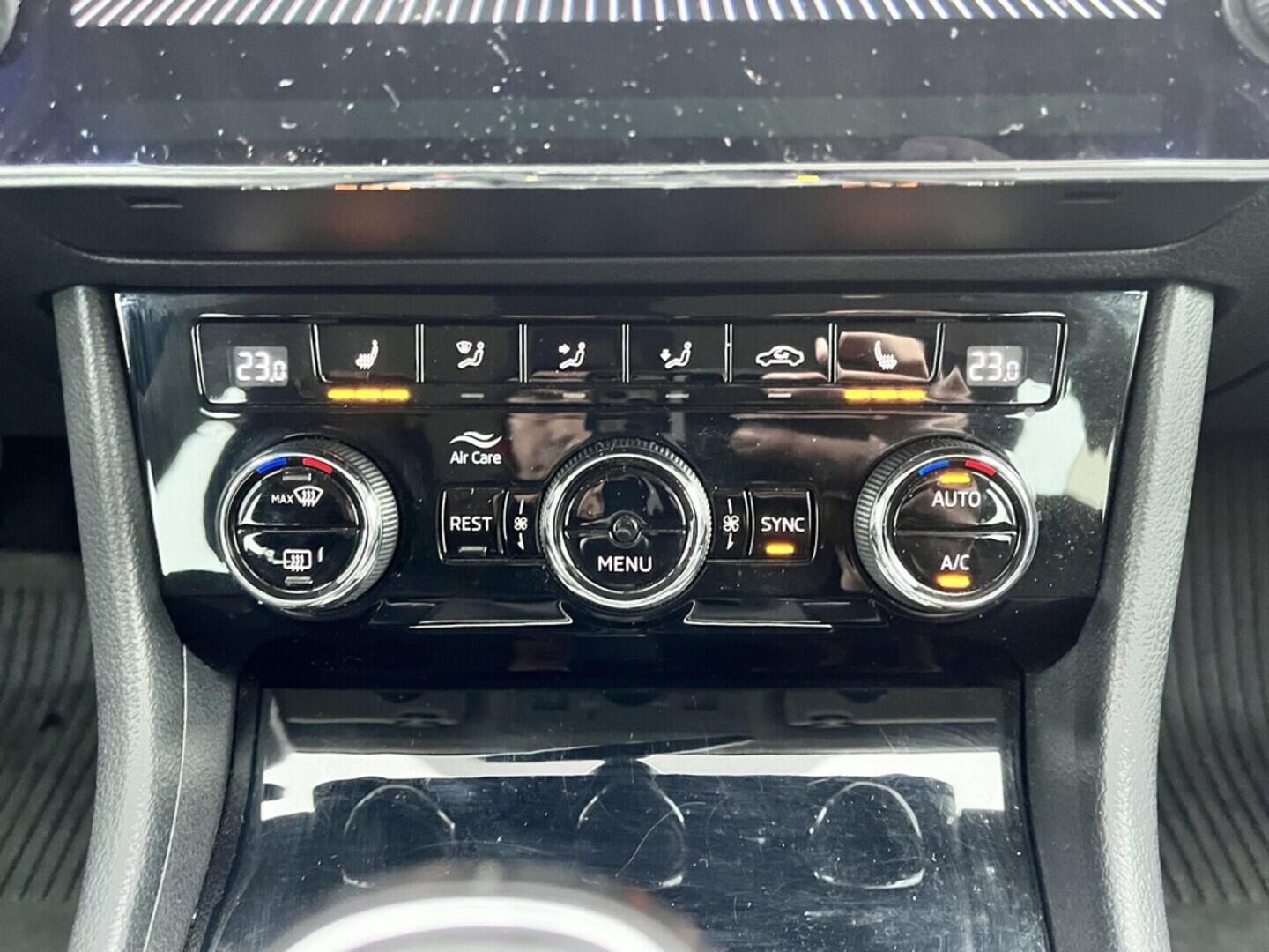 O119V07106_30.webp_SUPERB Style 2.0 TDI 110 kW manuál