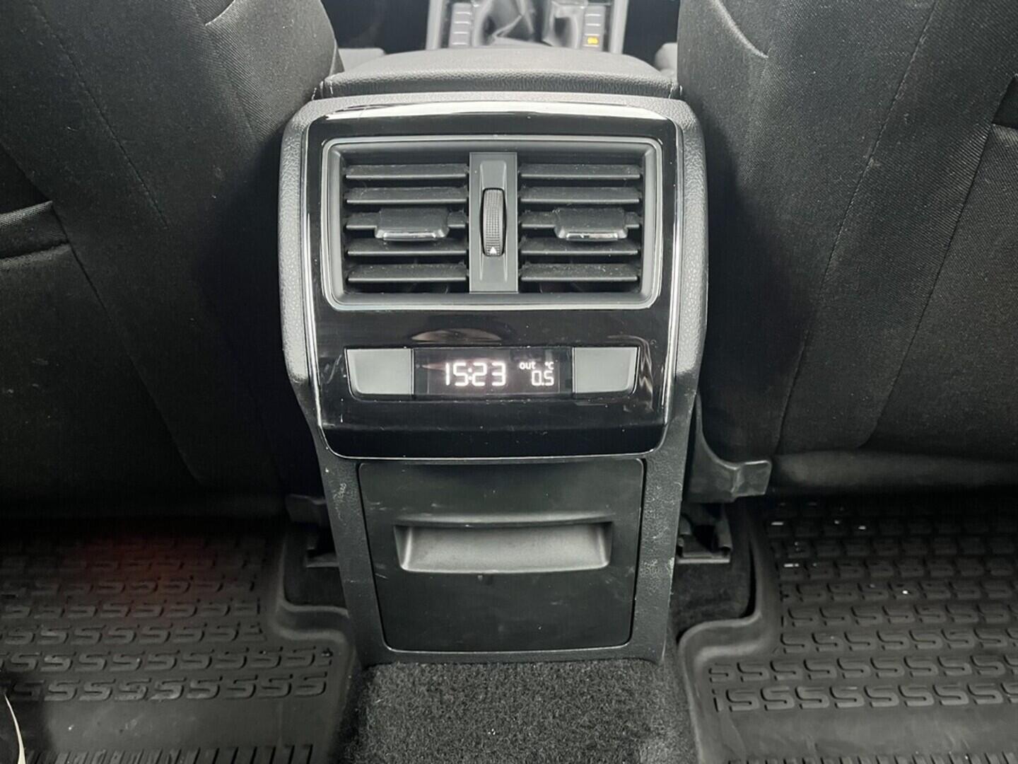 O119V07106_33.webp_SUPERB Style 2.0 TDI 110 kW manuál