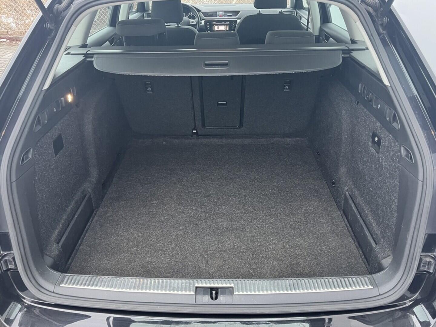 O119V07106_34.webp_SUPERB Style 2.0 TDI 110 kW manuál