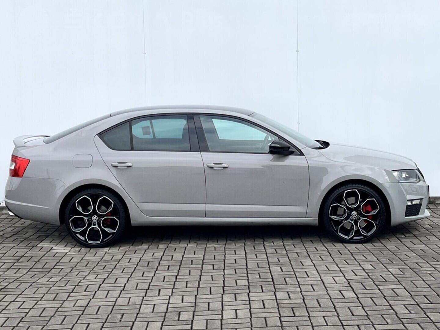 O119V07108_16.webp_OCTAVIA RS 2.0 TSI 162 kW manuál