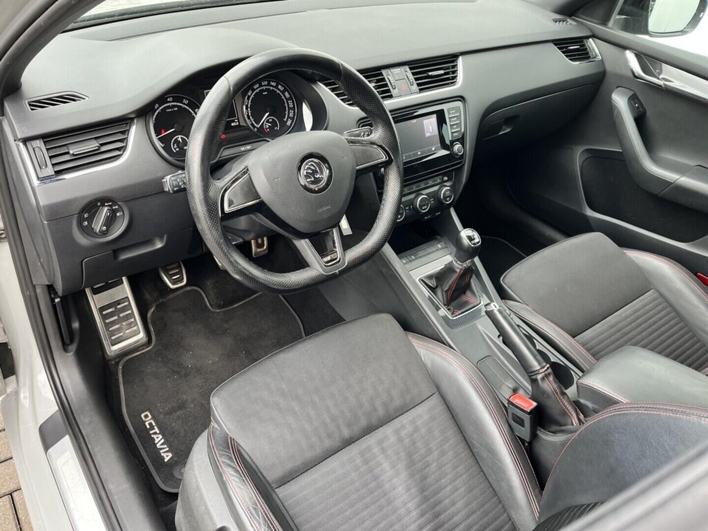 O119V07108_21.webp_OCTAVIA RS 2.0 TSI 162 kW manuál