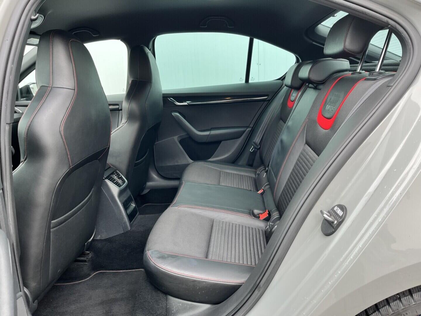 O119V07108_30.webp_OCTAVIA RS 2.0 TSI 162 kW manuál