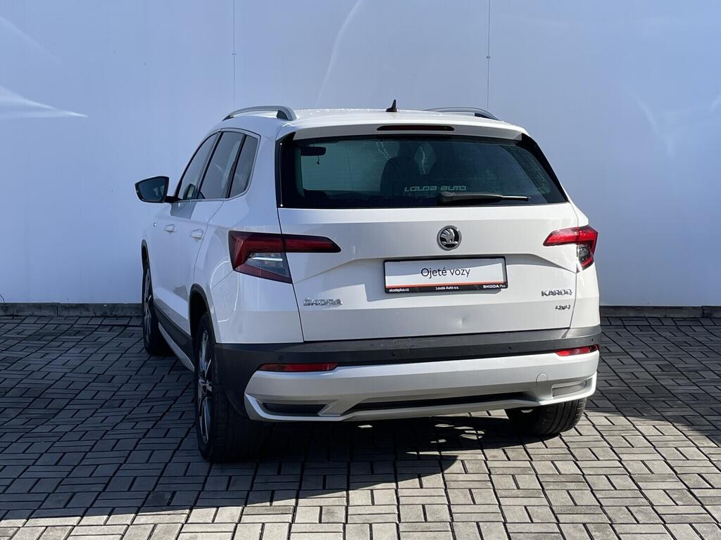 O119V07112_15.webp_KAROQ  2.0 TDI 110 kW automat