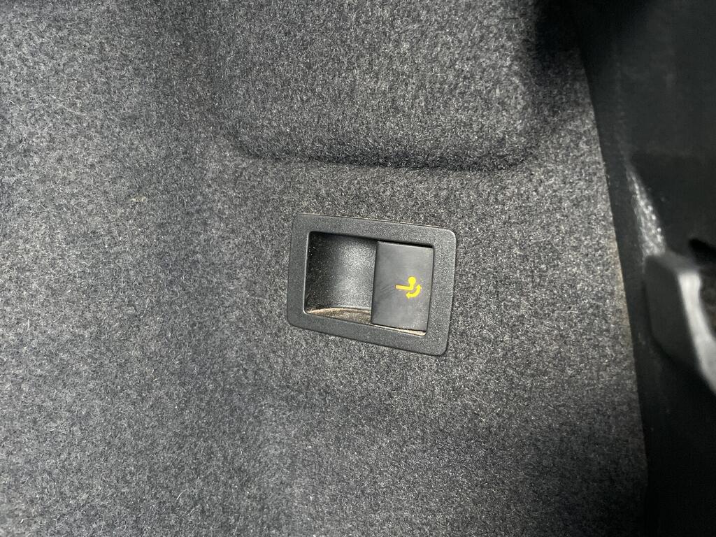 O119V07112_36.webp_KAROQ  2.0 TDI 110 kW automat