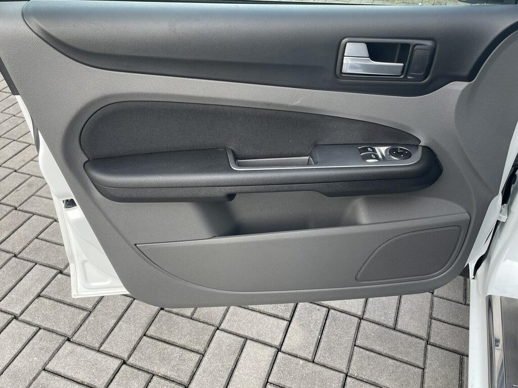 O119V07115_19.webp_FOCUS Trend 1.6 16V 74 kW manuál