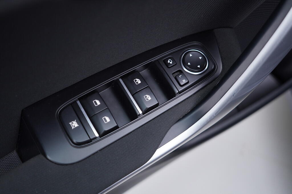 O119V07122_20.webp_CEED Exclusive DCT 1.5 T-GDi 118 kW automat, DPH