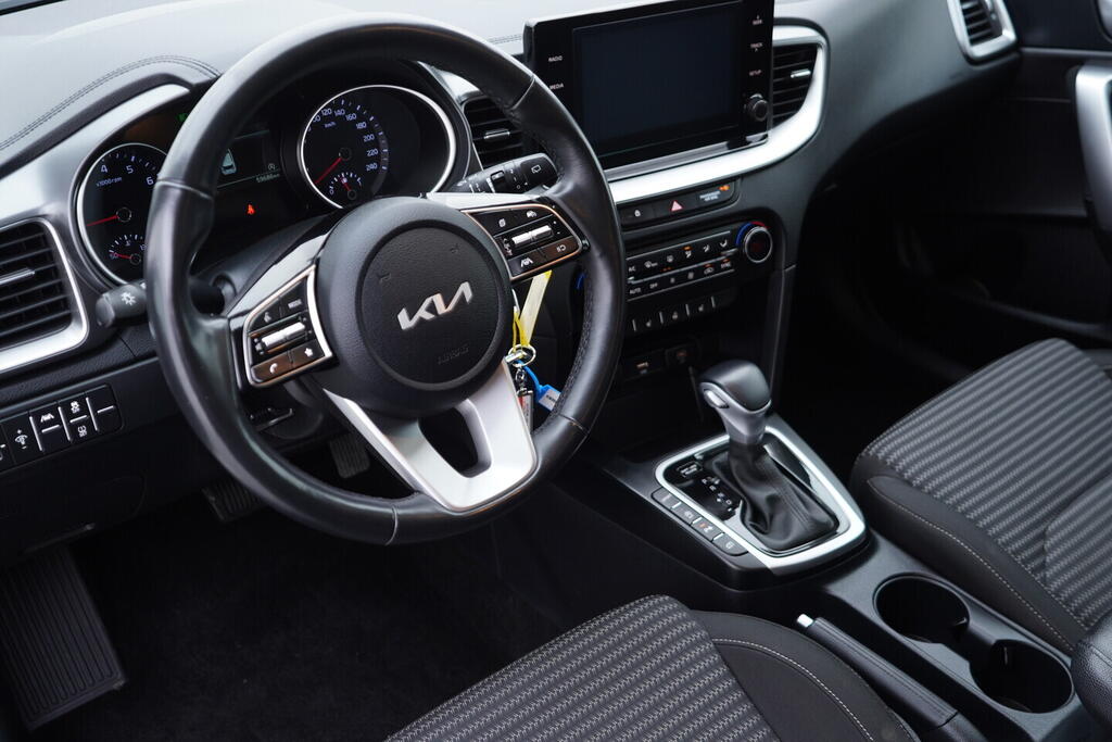 O119V07122_21.webp_CEED Exclusive DCT 1.5 T-GDi 118 kW automat, DPH