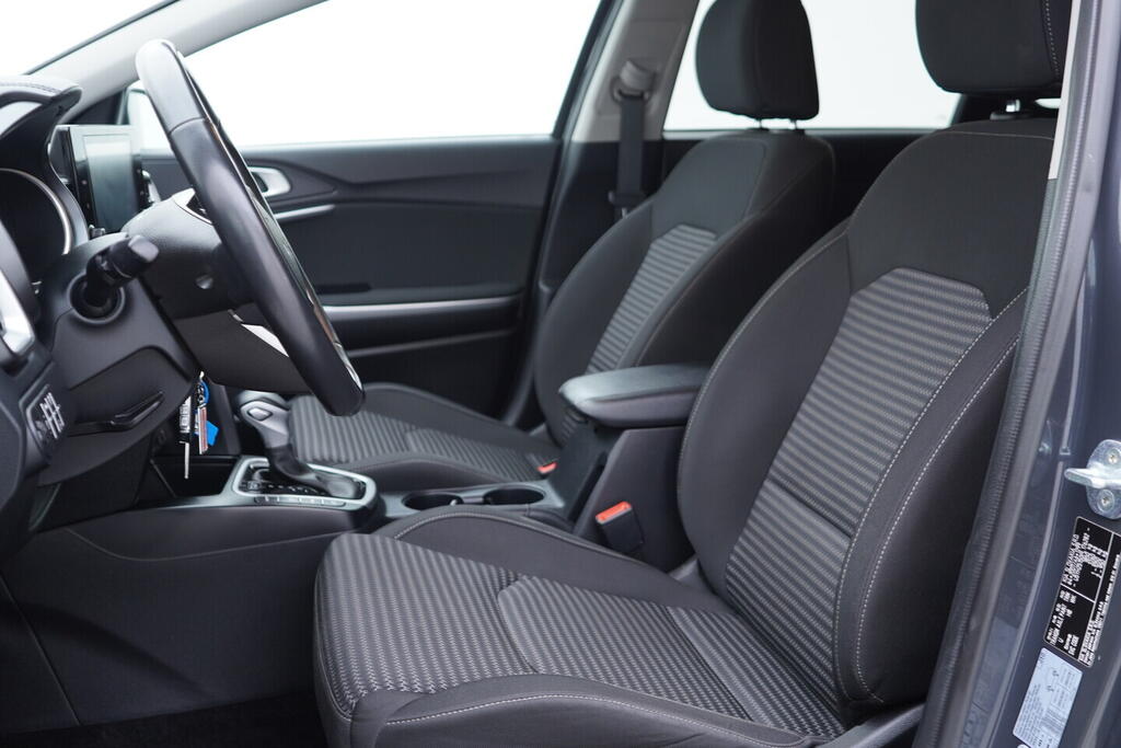 O119V07122_22.webp_CEED Exclusive DCT 1.5 T-GDi 118 kW automat, DPH