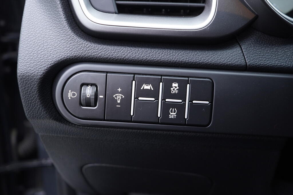 O119V07122_27.webp_CEED Exclusive DCT 1.5 T-GDi 118 kW automat, DPH