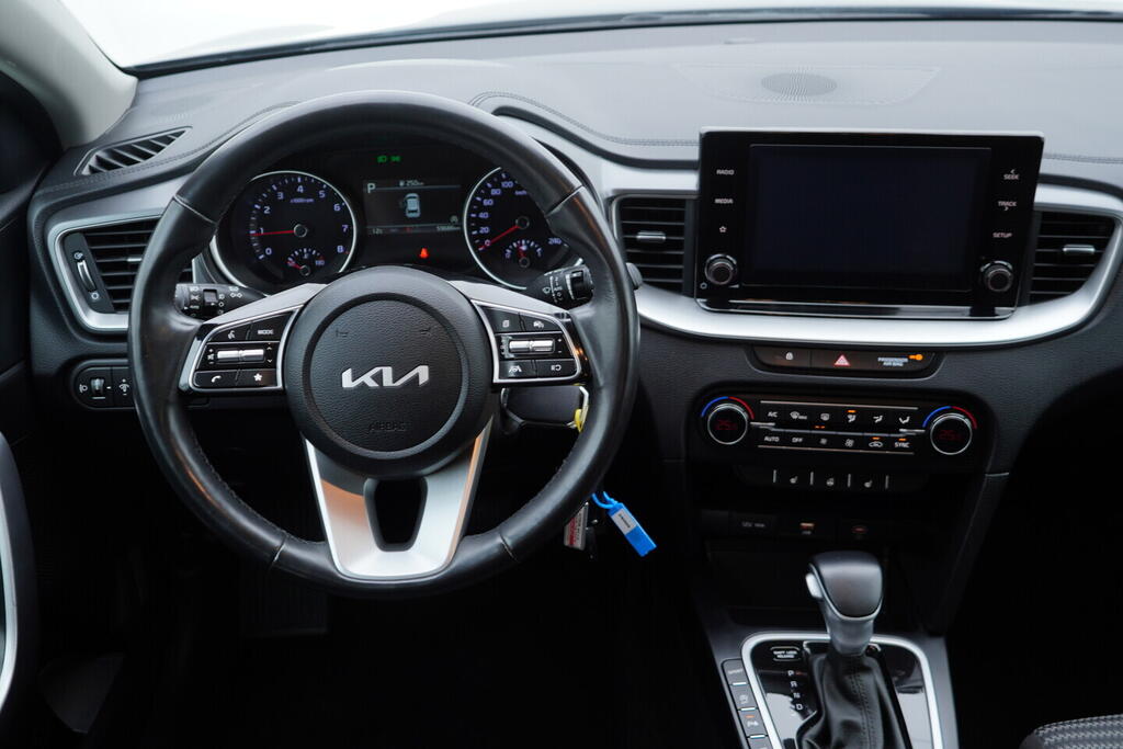 O119V07122_28.webp_CEED Exclusive DCT 1.5 T-GDi 118 kW automat, DPH