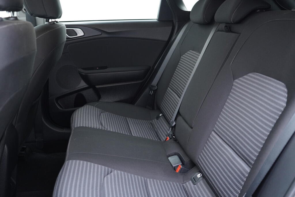 O119V07122_36.webp_CEED Exclusive DCT 1.5 T-GDi 118 kW automat, DPH