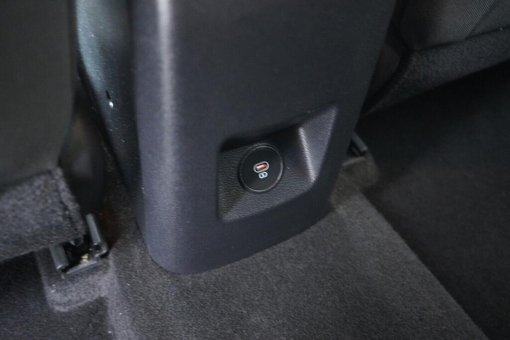 O119V07122_37.webp_CEED Exclusive DCT 1.5 T-GDi 118 kW automat, DPH