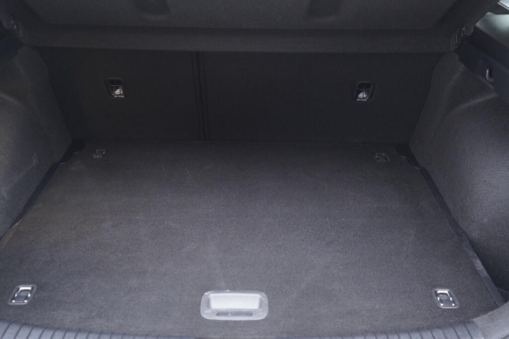 O119V07122_38.webp_CEED Exclusive DCT 1.5 T-GDi 118 kW automat, DPH