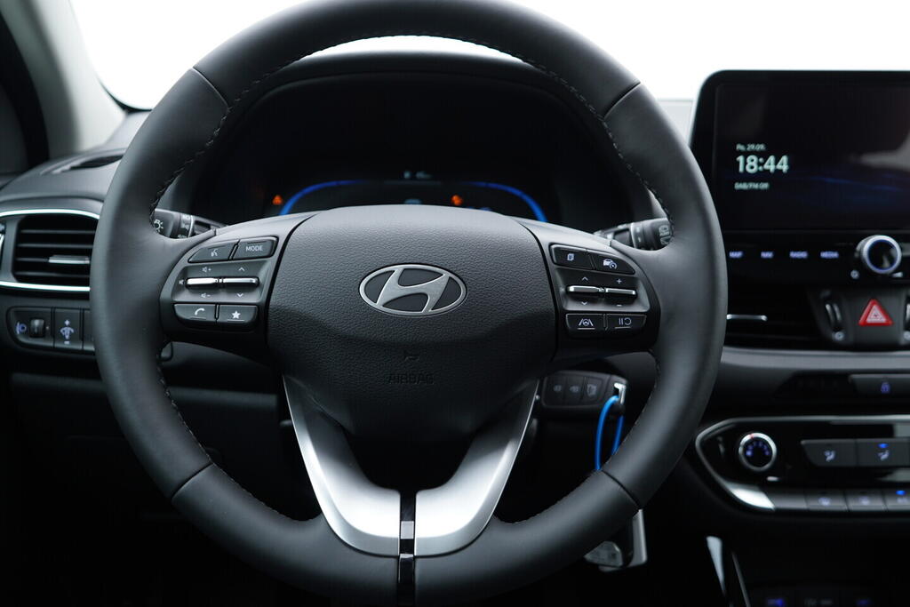 O119V07123_28.webp_I30 Start 1.0  74 kW manuál, DPH