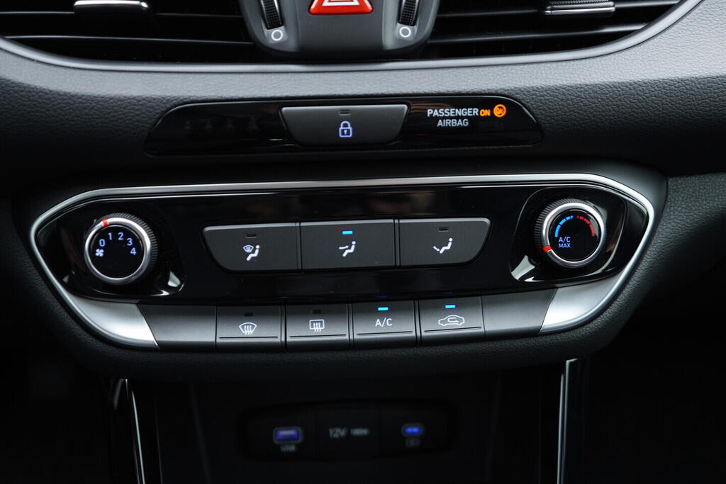 O119V07123_33.webp_I30 Start 1.0  74 kW manuál, DPH