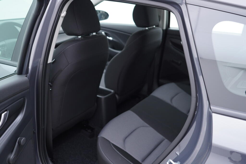 O119V07123_36.webp_I30 Start 1.0  74 kW manuál, DPH