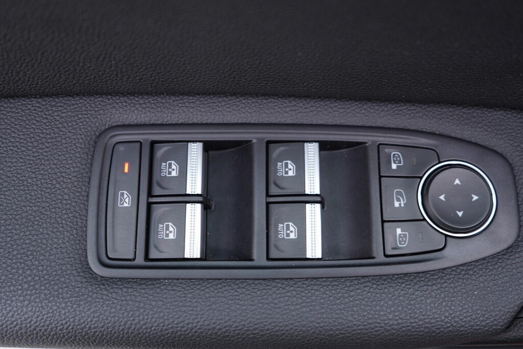 O119V07124_20.webp_CAPTUR Techno  1.3 TCe 140 EDC 103 kW automat, DPH