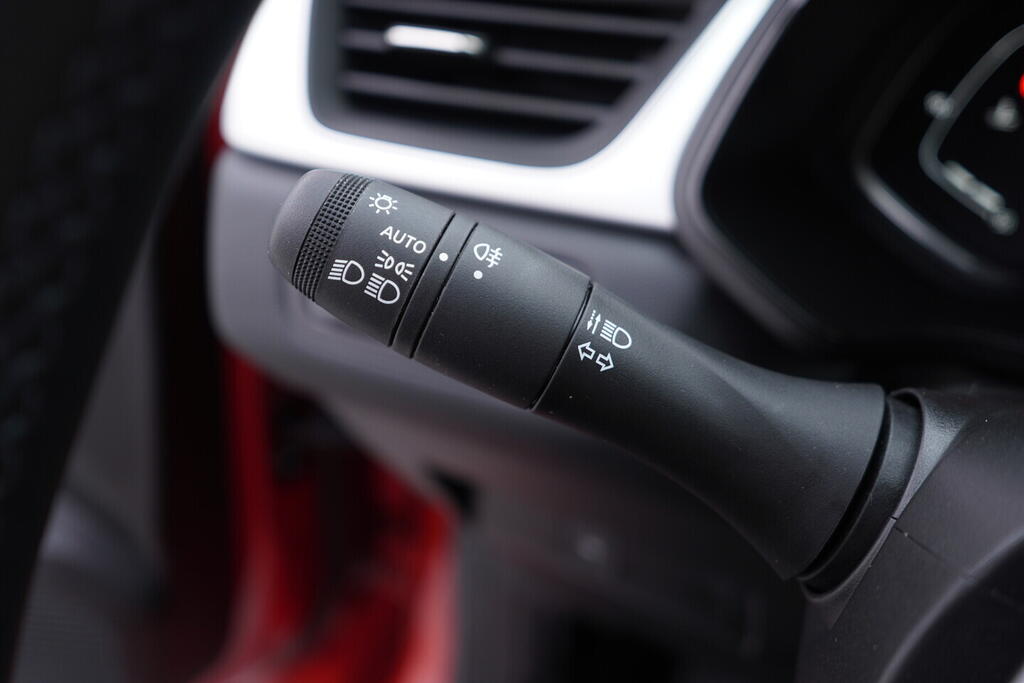 O119V07124_23.webp_CAPTUR Techno  1.3 TCe 140 EDC 103 kW automat, DPH