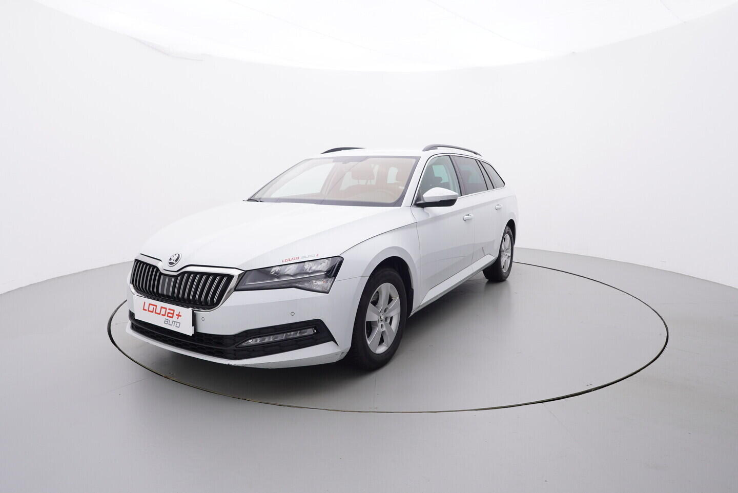 O119V07126_10.webp_SUPERB Ambition 2.0 TDI 110 kW manuál, DPH