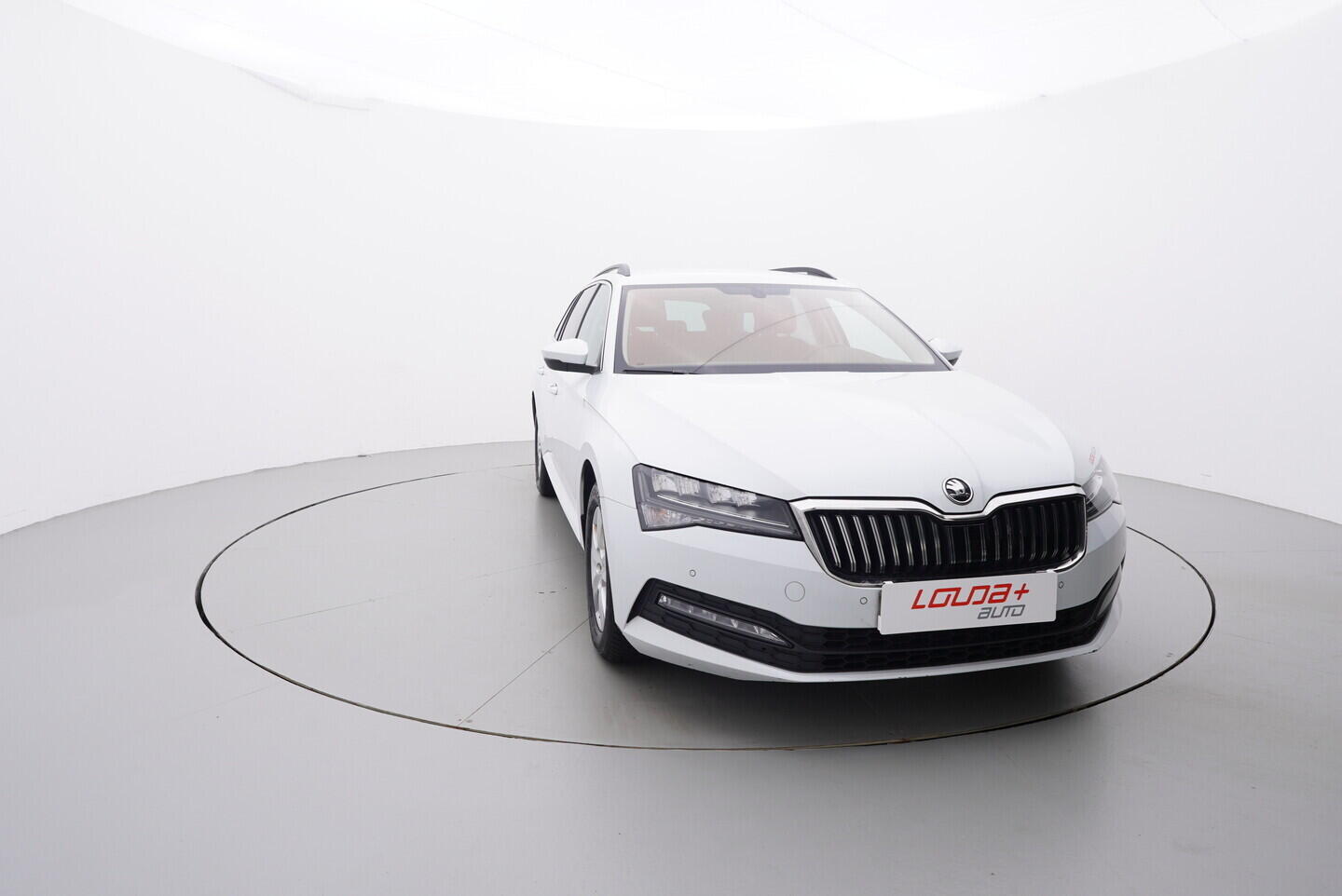 O119V07126_17.webp_SUPERB Ambition 2.0 TDI 110 kW manuál, DPH