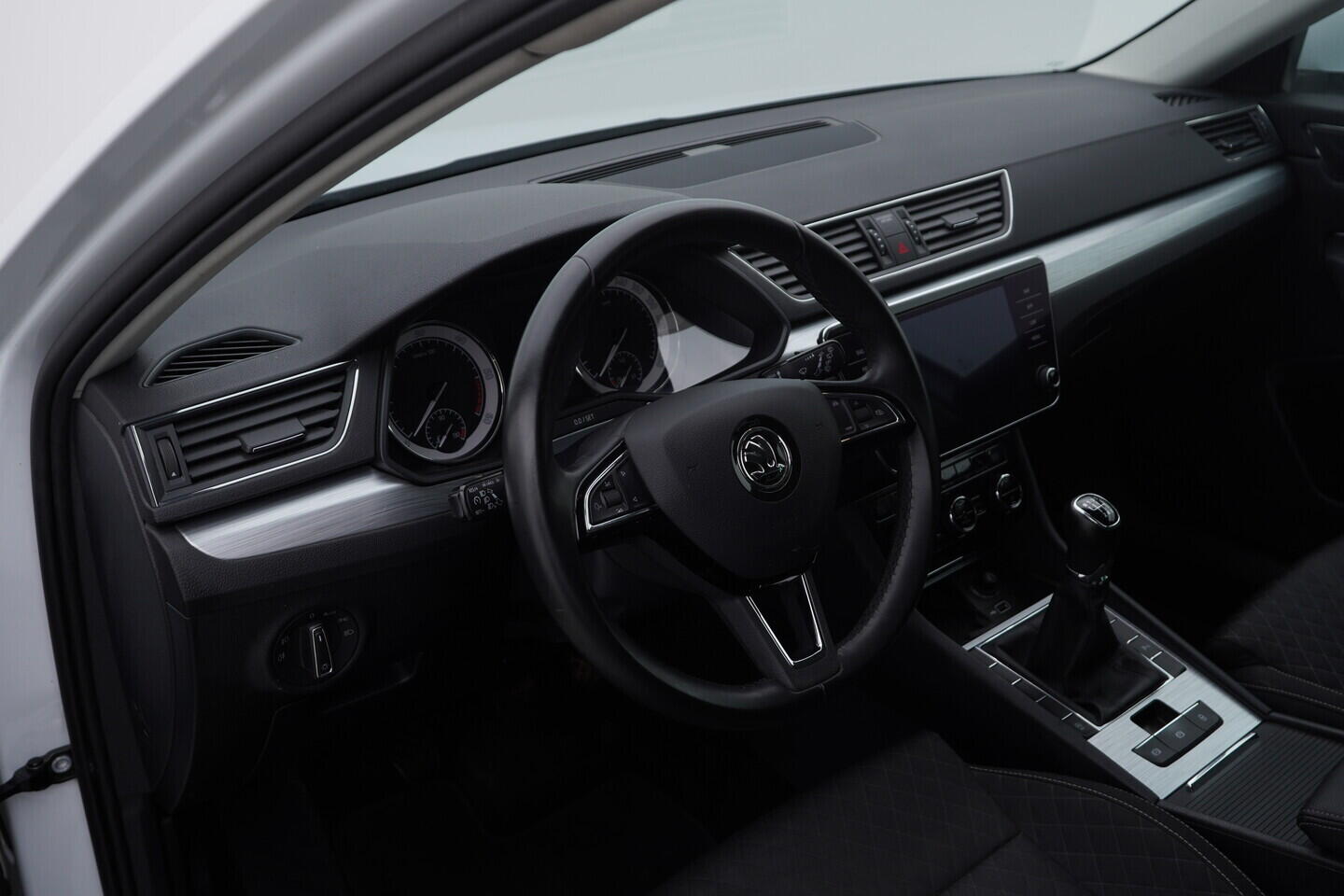 O119V07126_21.webp_SUPERB Ambition 2.0 TDI 110 kW manuál, DPH