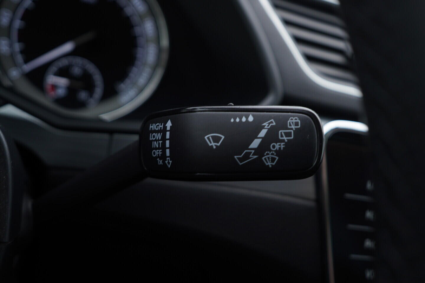 O119V07126_25.webp_SUPERB Ambition 2.0 TDI 110 kW manuál, DPH