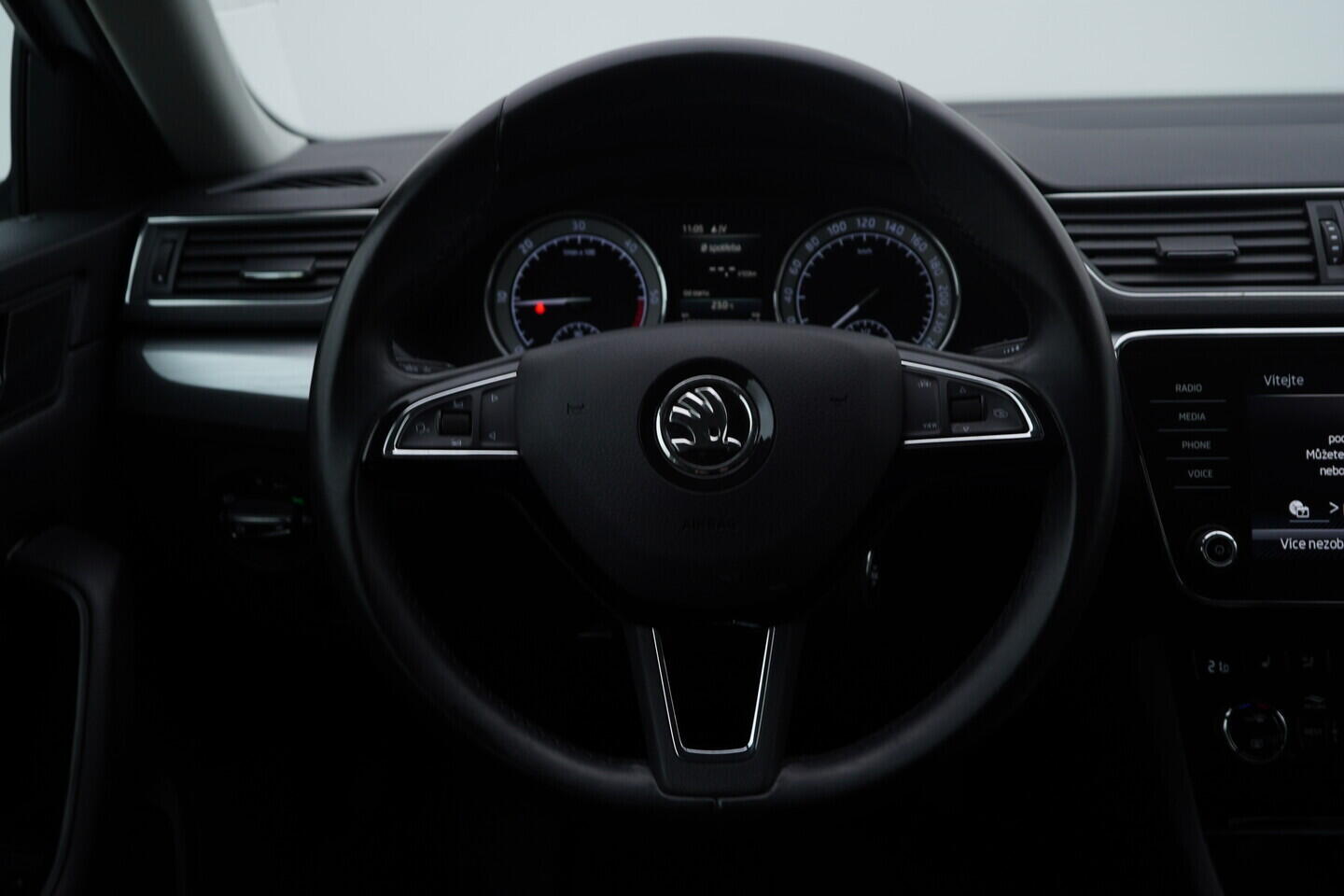 O119V07126_26.webp_SUPERB Ambition 2.0 TDI 110 kW manuál, DPH