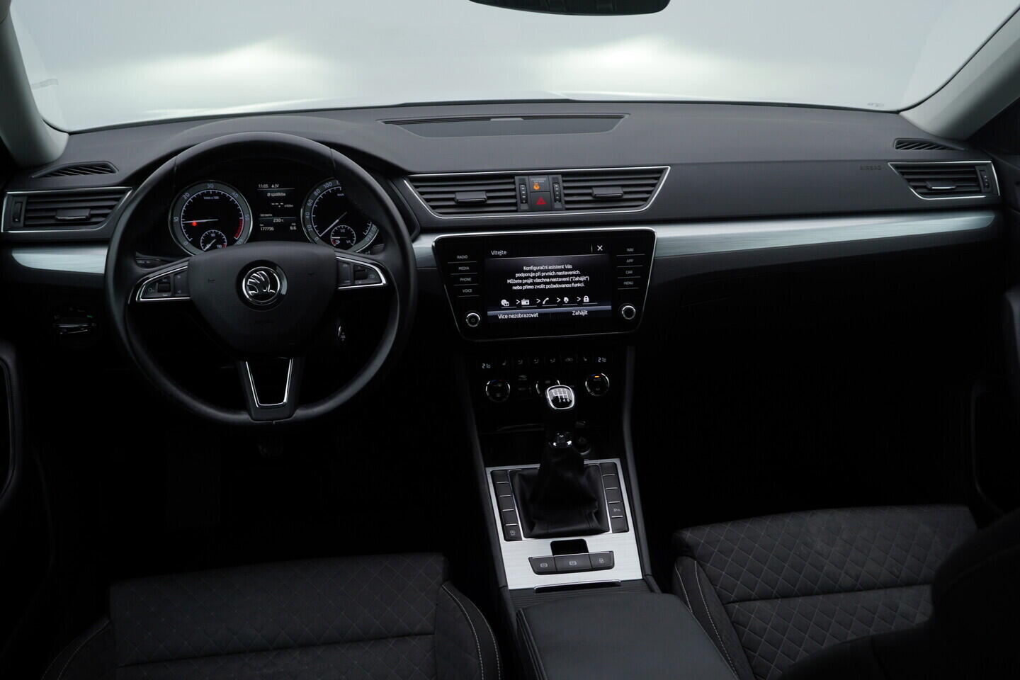 O119V07126_27.webp_SUPERB Ambition 2.0 TDI 110 kW manuál, DPH