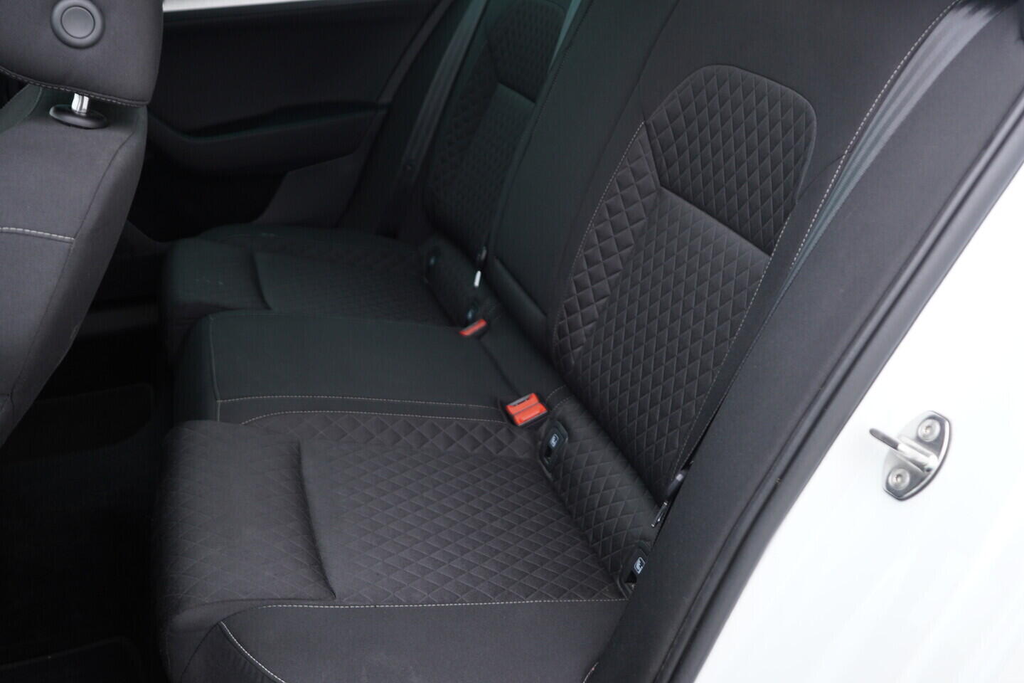 O119V07126_30.webp_SUPERB Ambition 2.0 TDI 110 kW manuál, DPH