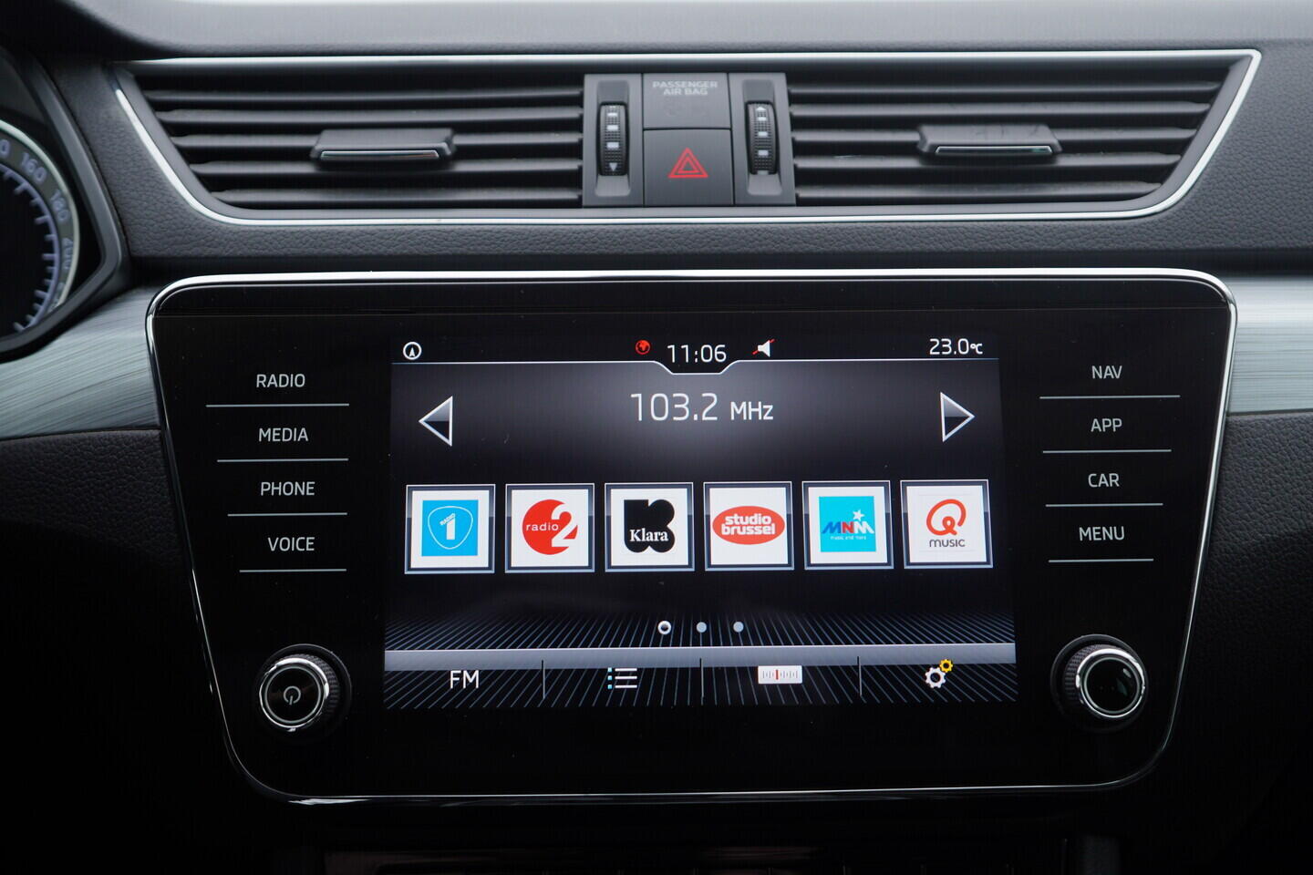 O119V07126_32.webp_SUPERB Ambition 2.0 TDI 110 kW manuál, DPH