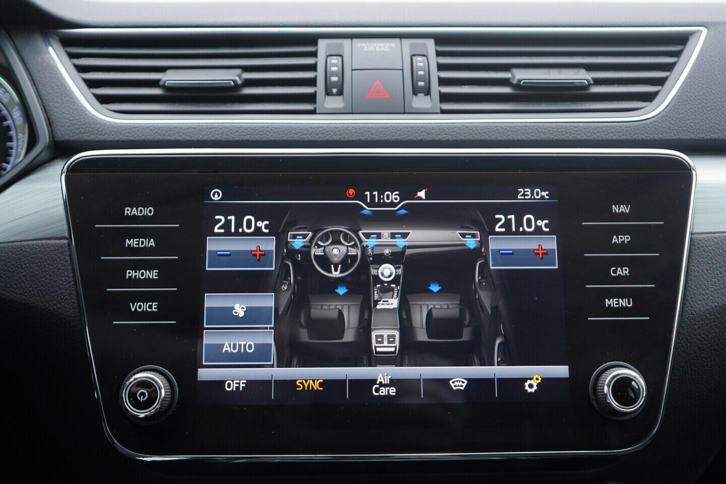 O119V07126_36.webp_SUPERB Ambition 2.0 TDI 110 kW manuál, DPH