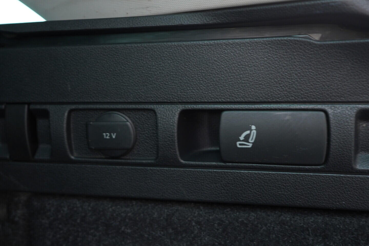 O119V07126_41.webp_SUPERB Ambition 2.0 TDI 110 kW manuál, DPH