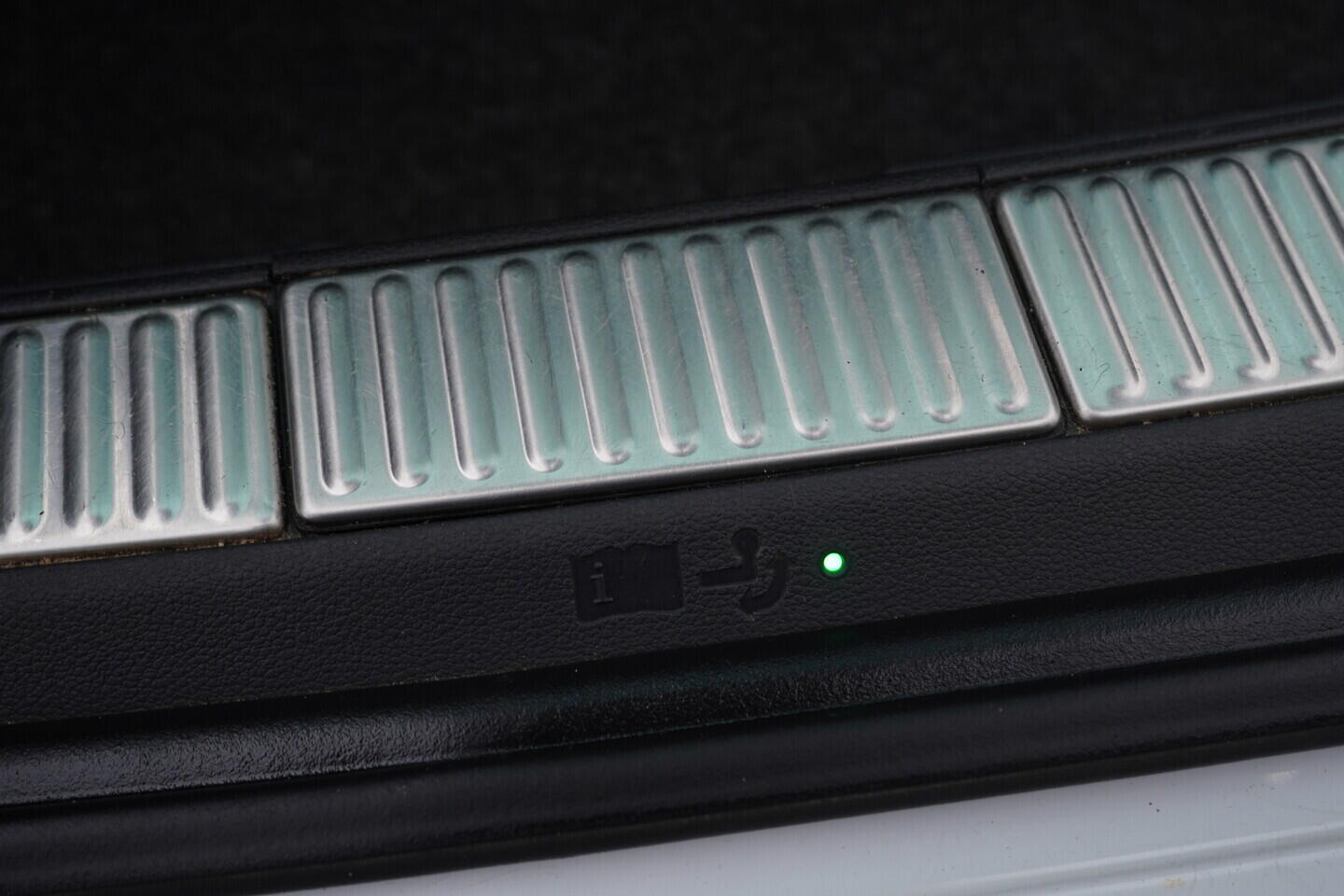 O119V07126_43.webp_SUPERB Ambition 2.0 TDI 110 kW manuál, DPH