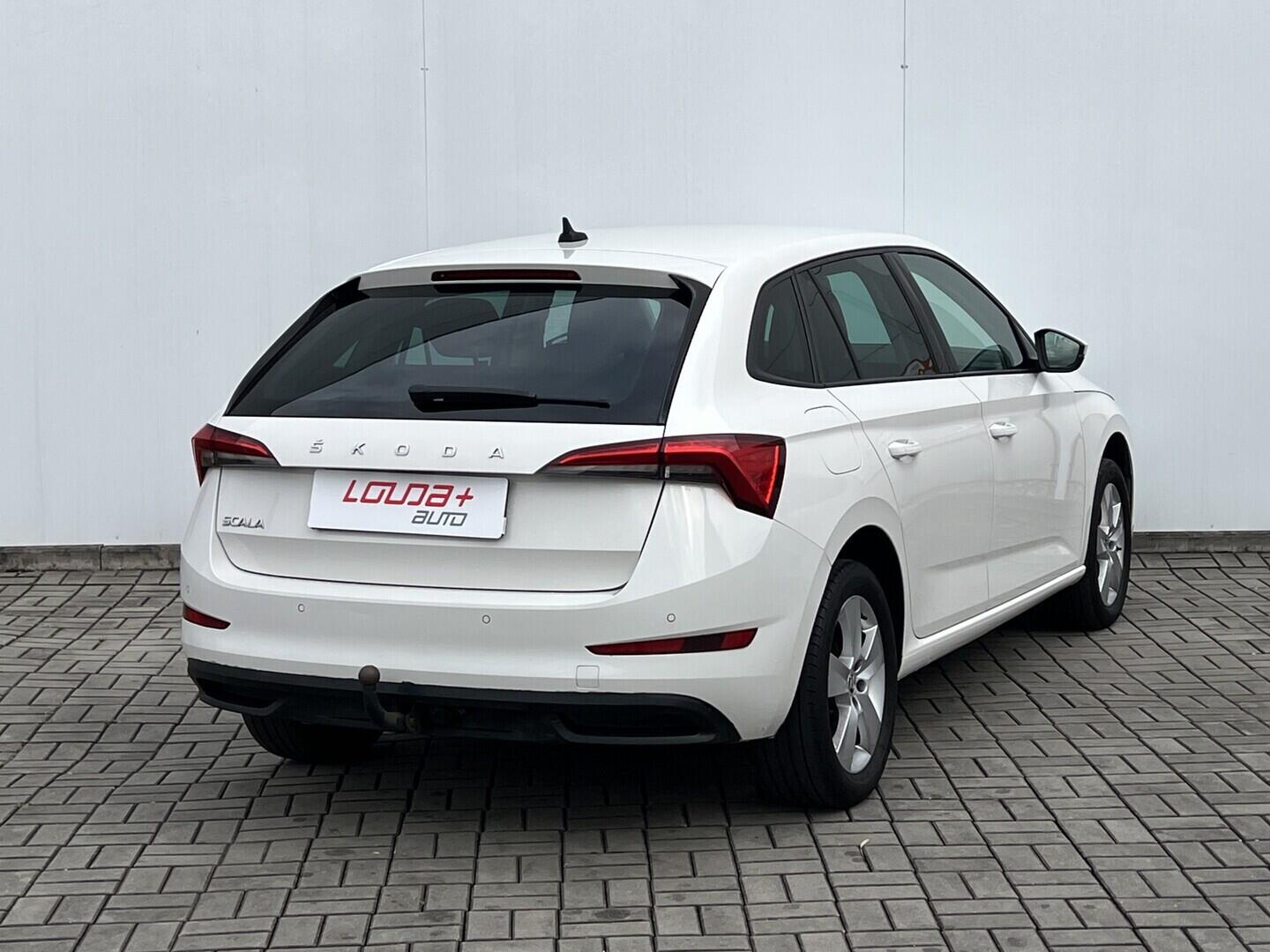 O119V07128_11.webp_SCALA Ambition 1.5 TSI 110 kW manuál, DPH