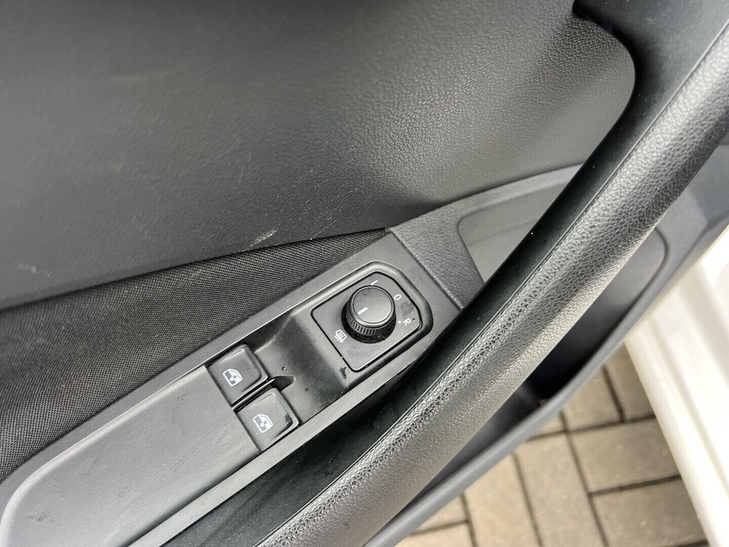 O119V07128_22.webp_SCALA Ambition 1.5 TSI 110 kW manuál, DPH