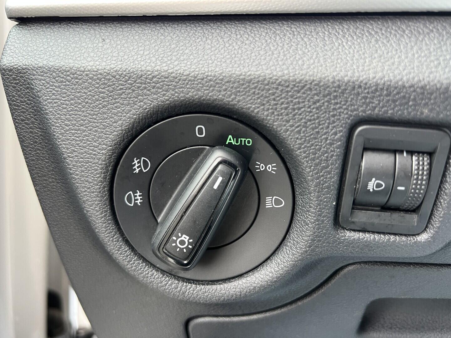 O119V07128_23.webp_SCALA Ambition 1.5 TSI 110 kW manuál, DPH