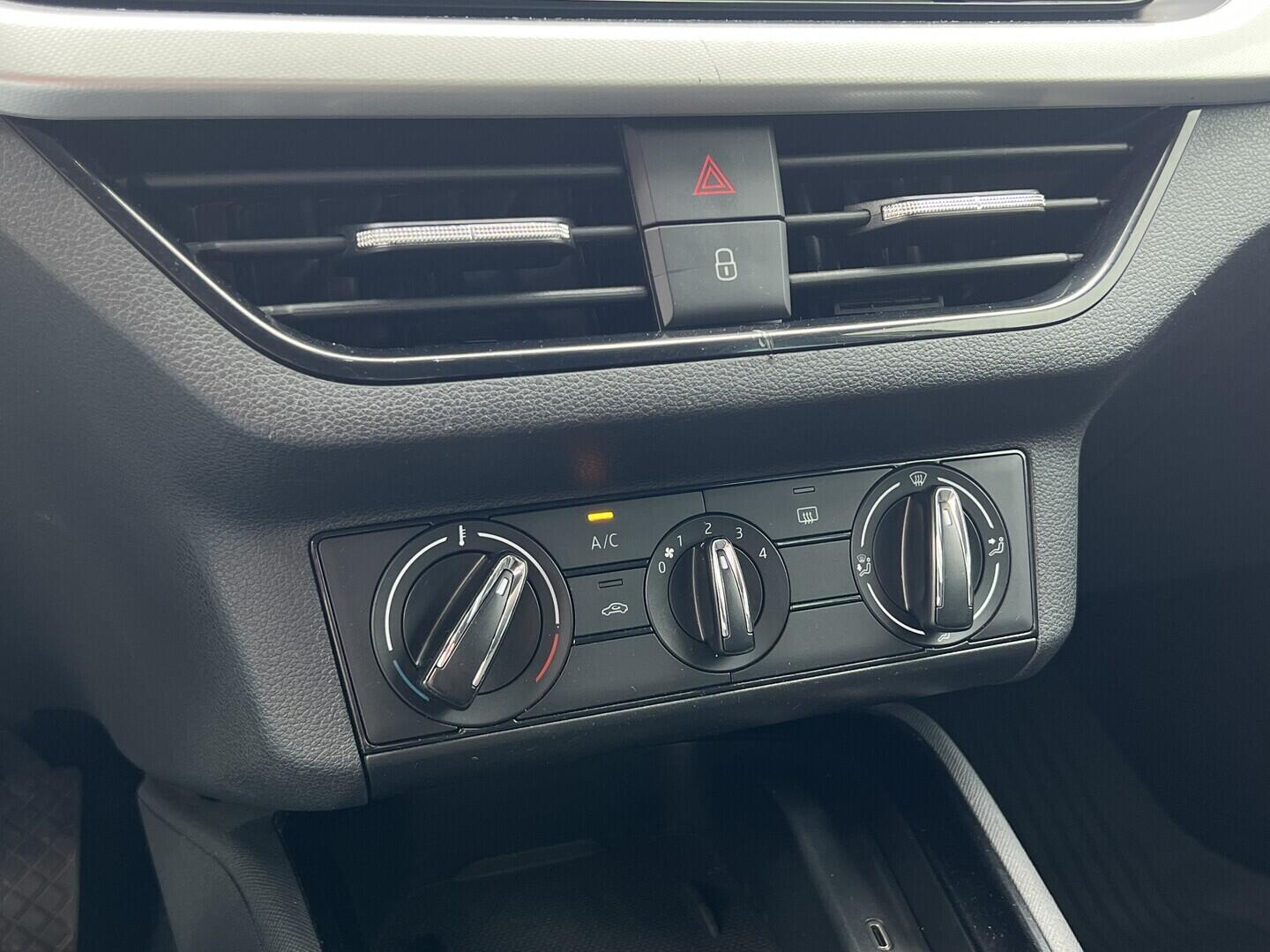 O119V07128_30.webp_SCALA Ambition 1.5 TSI 110 kW manuál, DPH