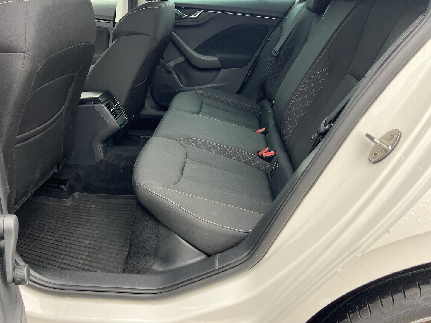 O119V07128_33.webp_SCALA Ambition 1.5 TSI 110 kW manuál, DPH