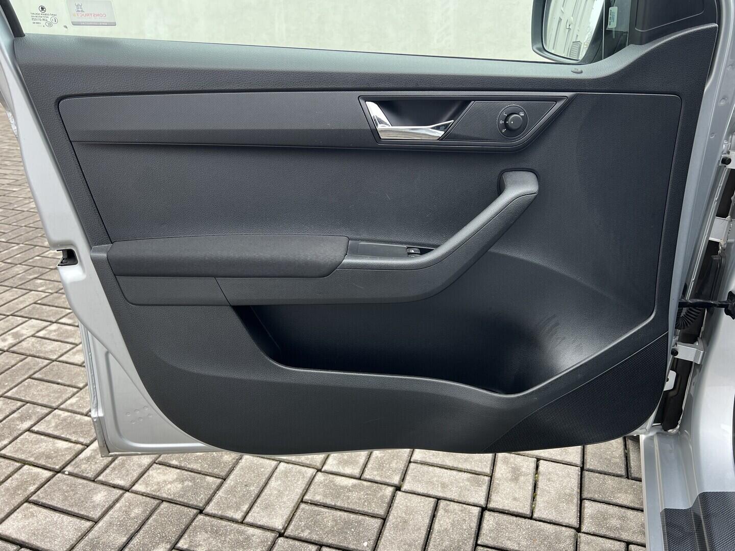 O119V07130_19.webp_FABIA Ambition 1.0 TSI 70 kW manuál