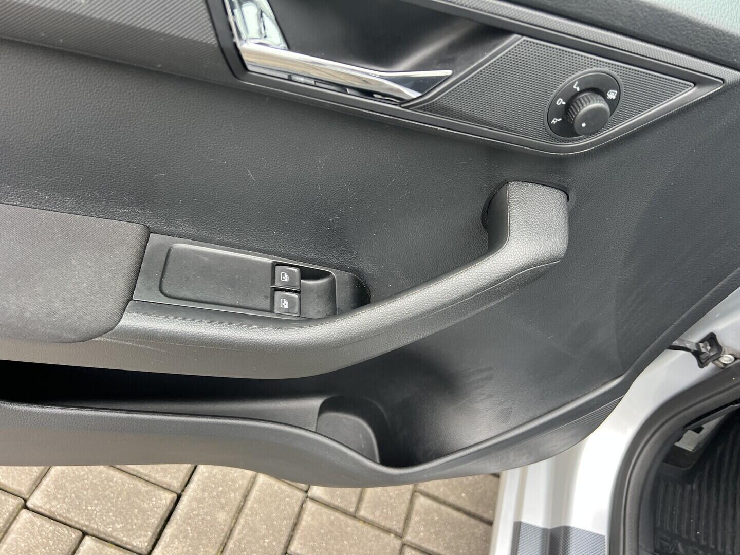 O119V07130_20.webp_FABIA Ambition 1.0 TSI 70 kW manuál