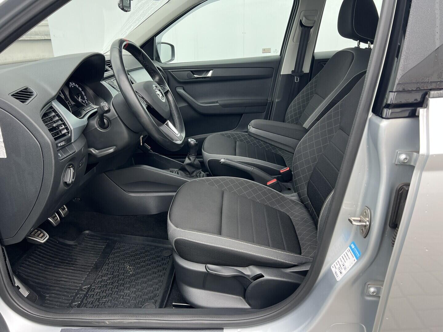 O119V07130_21.webp_FABIA Ambition 1.0 TSI 70 kW manuál