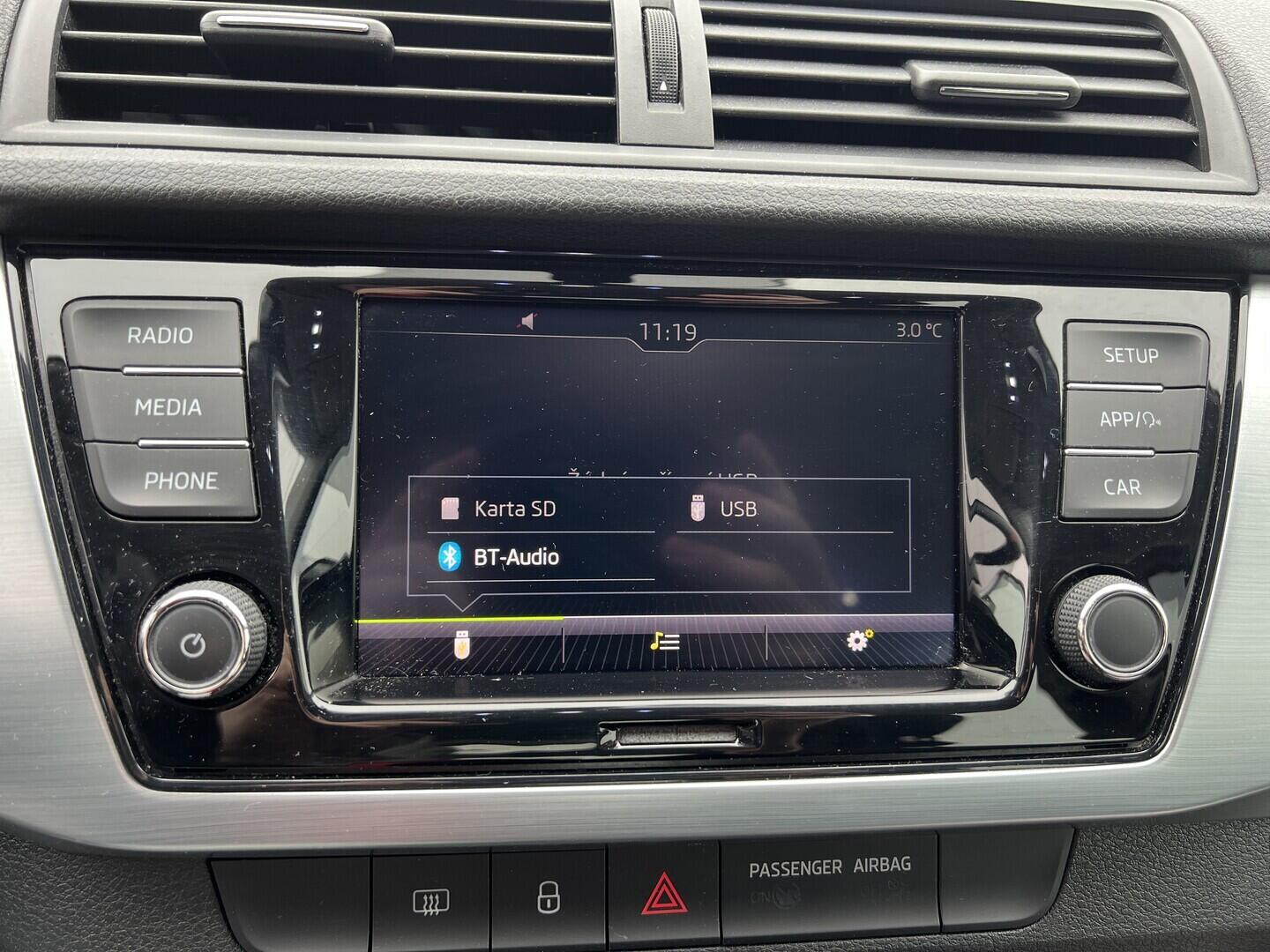 O119V07130_27.webp_FABIA Ambition 1.0 TSI 70 kW manuál