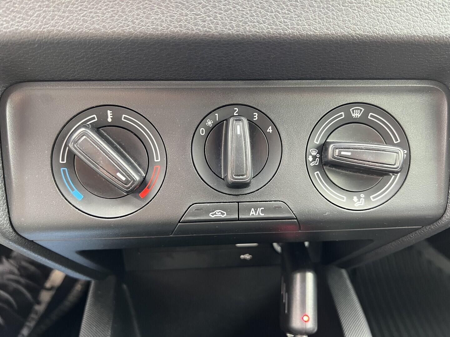 O119V07130_28.webp_FABIA Ambition 1.0 TSI 70 kW manuál