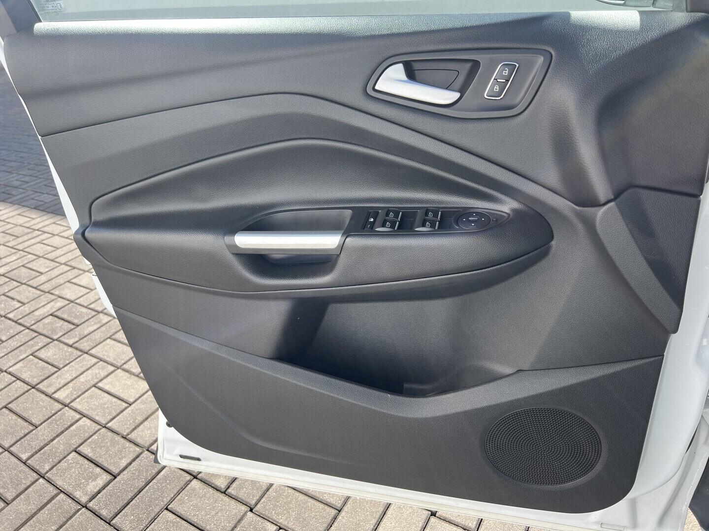 O119V07131_20.webp_KUGA  2.0 TDCi 110 kW manuál