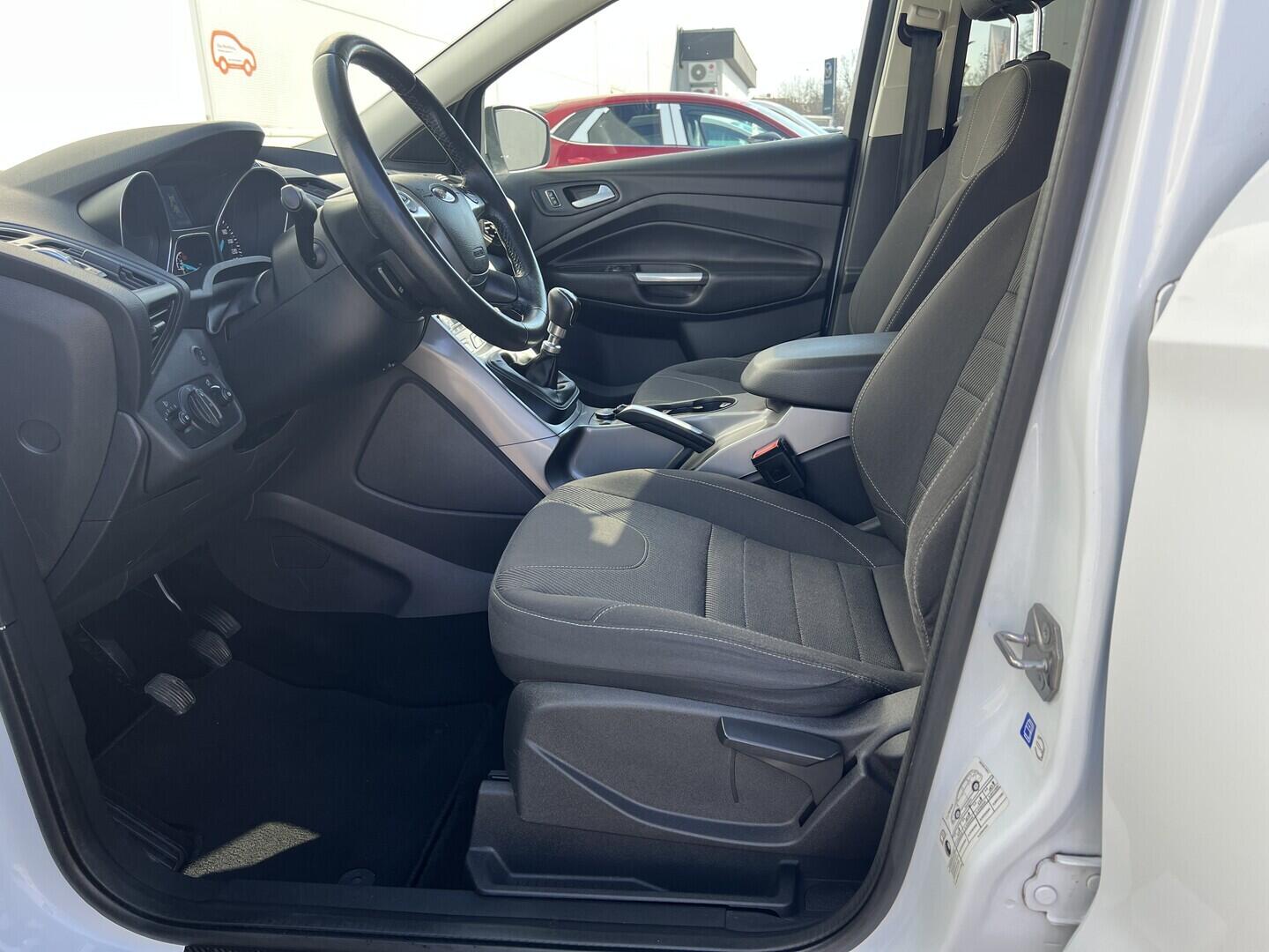 O119V07131_22.webp_KUGA  2.0 TDCi 110 kW manuál