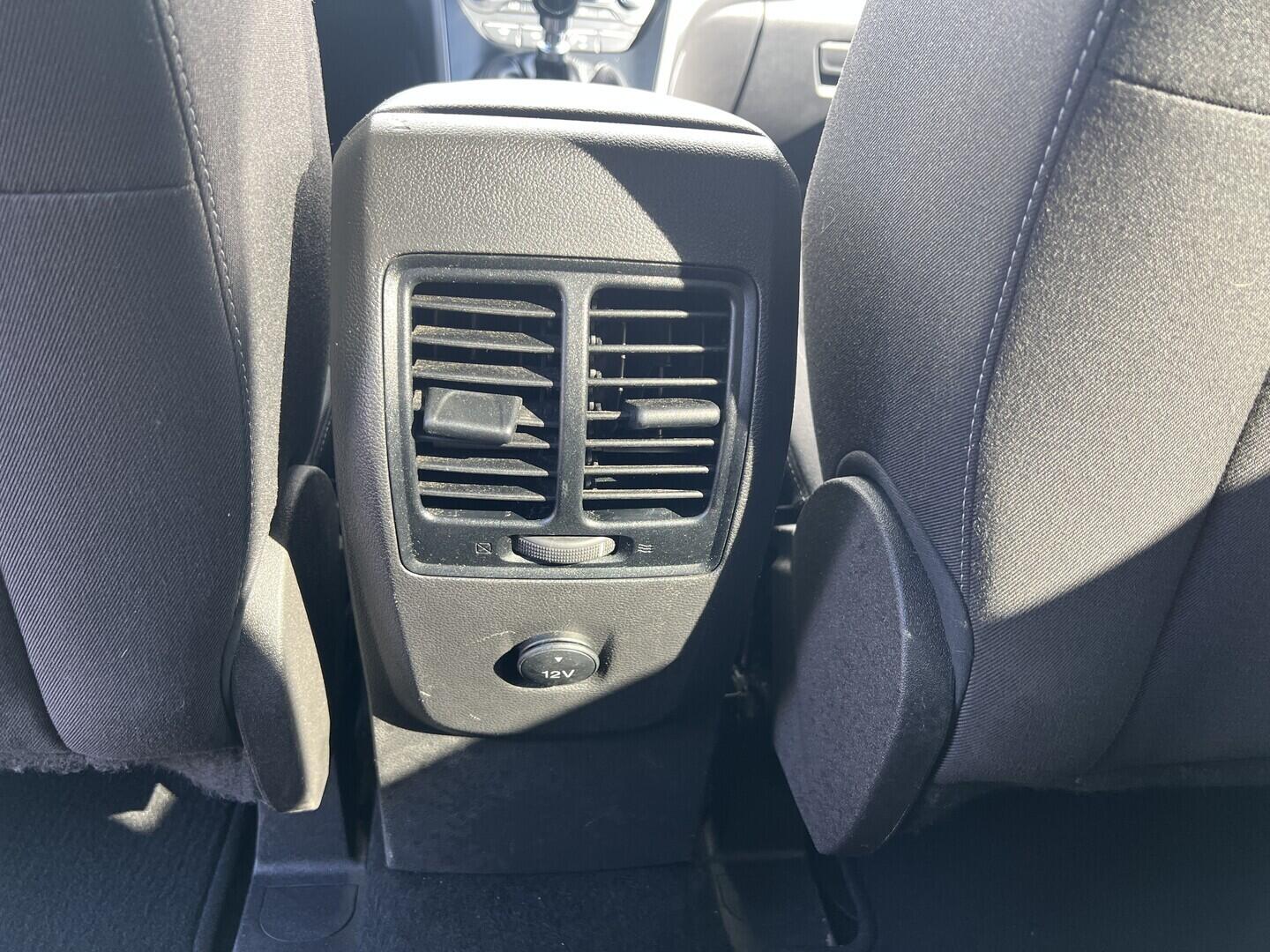 O119V07131_32.webp_KUGA  2.0 TDCi 110 kW manuál