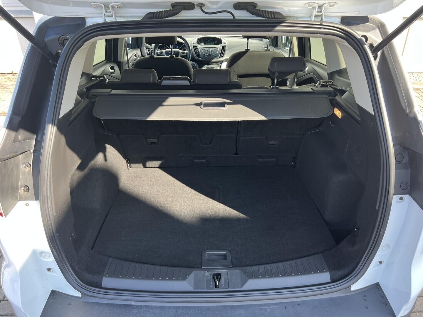 O119V07131_33.webp_KUGA  2.0 TDCi 110 kW manuál